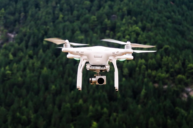 **Autonomiczne drony-pająki do monitoringu mikropęknięć w infrastrukturze krytycznej: Czy roboty kroczące zastąpią tradycyjne metody inspekcji mostów i tam?**