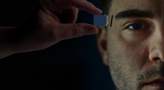 **Autonomiczne systemy detekcji i naprawy mikropęknięć w nadmuchiwanych habitatach księżycowych przy użyciu roju mikrorobotów.**